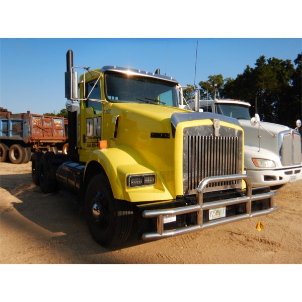 1999 KENWORTH T800 Day Cab Truck
