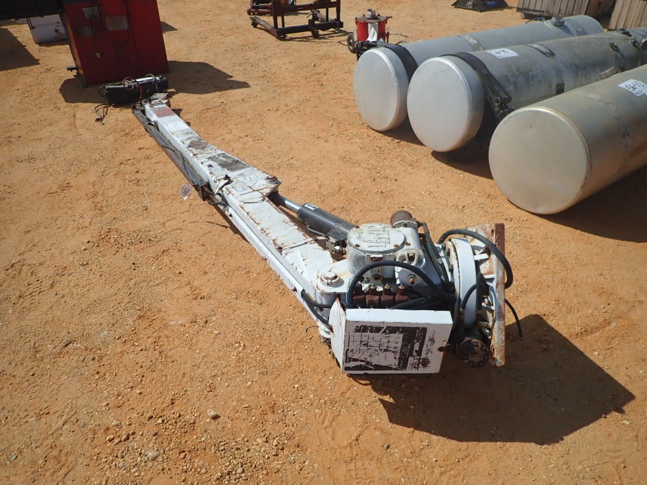 DOMINATOR IMT BOOM AND WINCH (A1) J.M. Wood Auction Company, Inc.