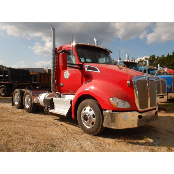 2014 KENWORTH T680 Day Cab Truck