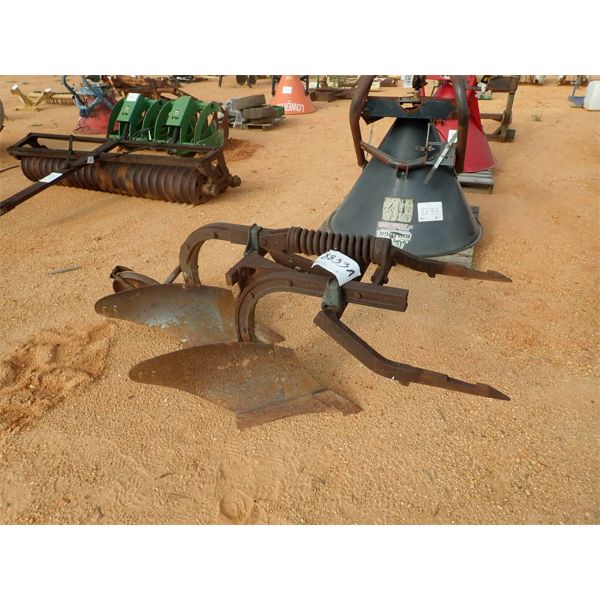 INTERNATIONAL 2 ROW BOTTOM PLOW 