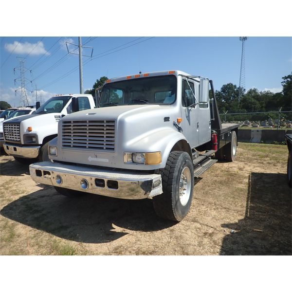 1995 INTERNATIONAL 4900 Flatbed Truck