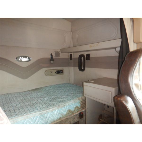 2001 MACK CX613 Sleeper Truck - J.M. Wood Auction Company, Inc.