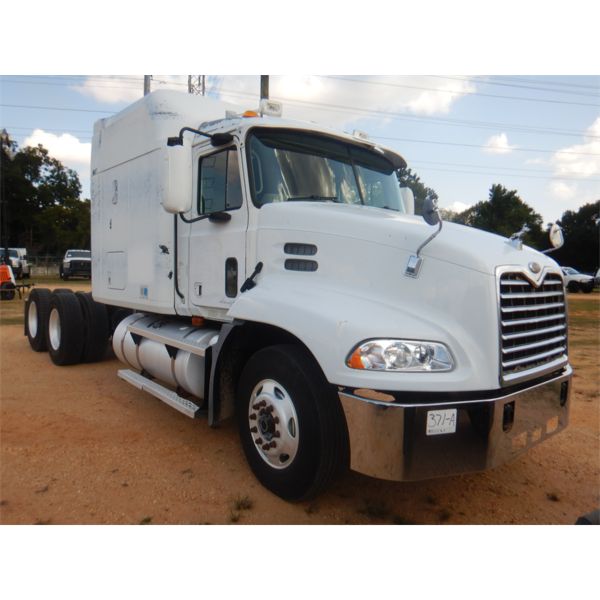 2001 MACK CX613 Sleeper Truck