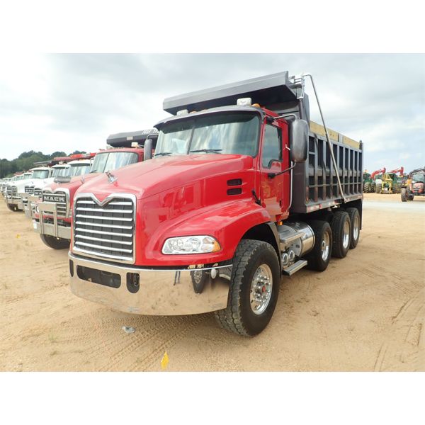 2010 MACK CXU613 Dump Truck