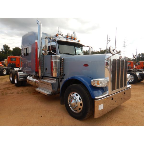 2018 PETERBILT 389 Sleeper Truck