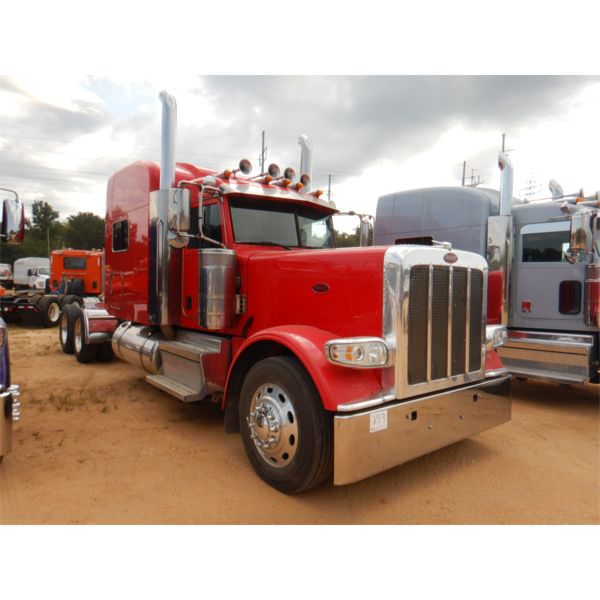 2019 PETERBILT 389 Sleeper Truck