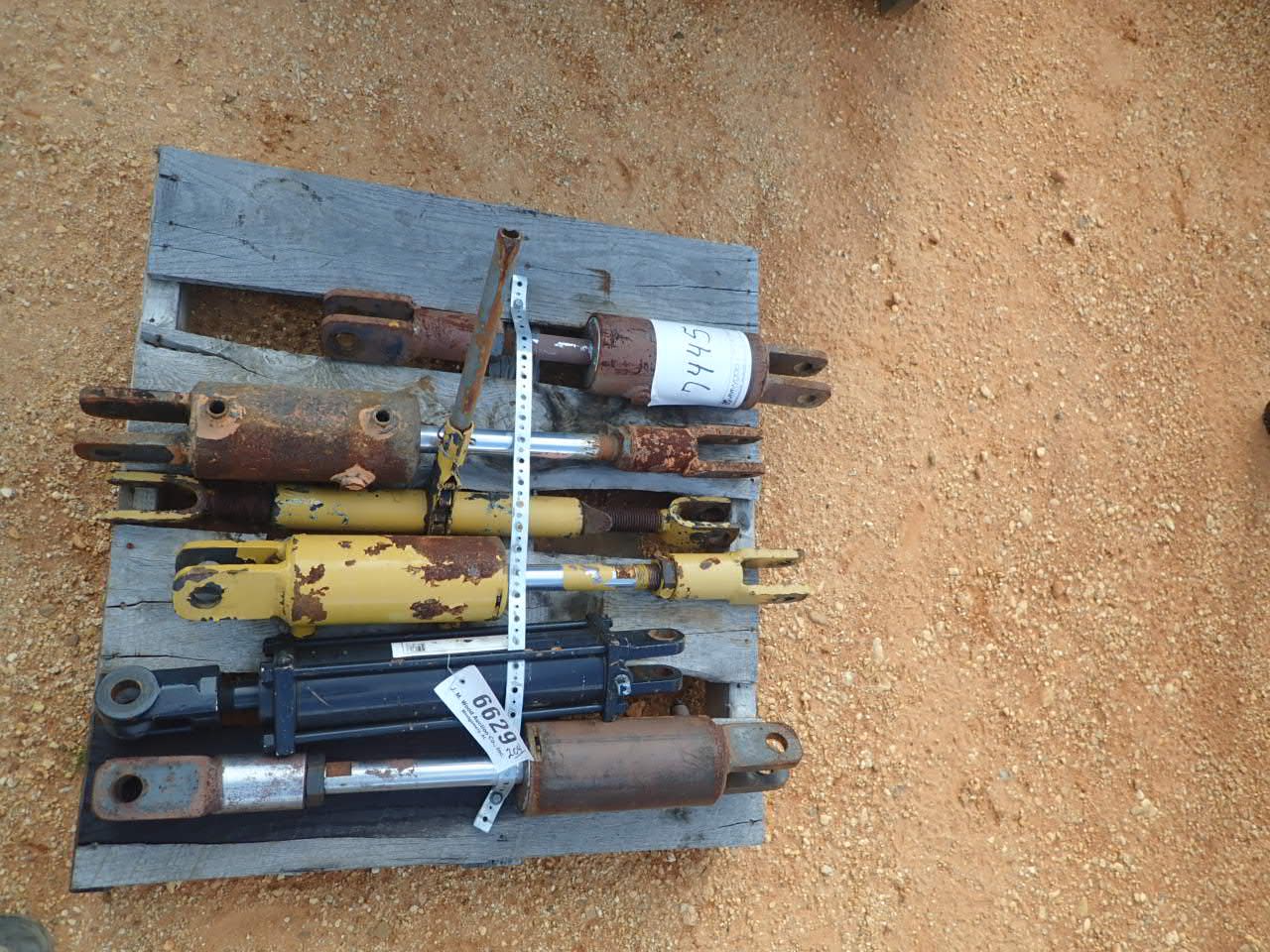 HYDRAULIC CYLINDERS J.M. Wood Auction Company, Inc.