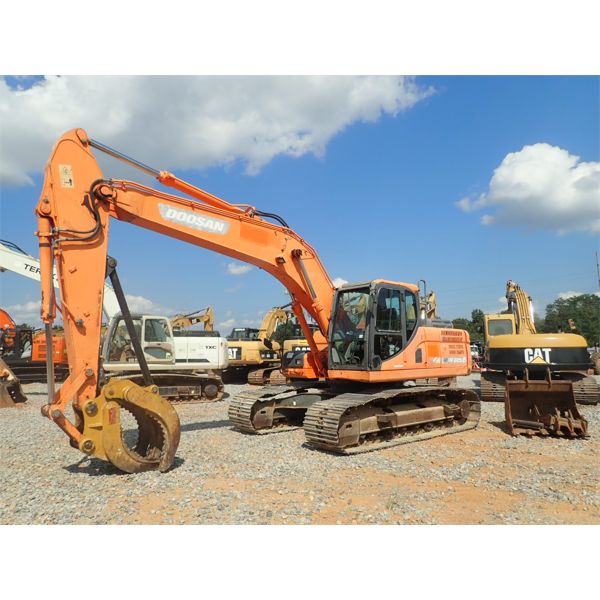 DOOSAN DX225LC-3 Excavator