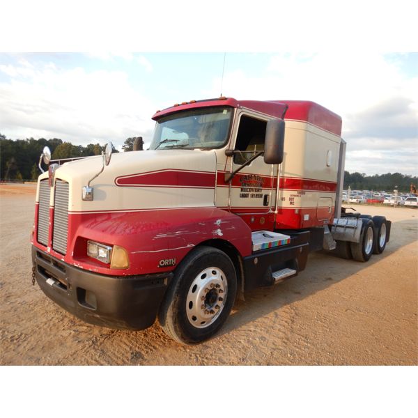 2006 KENWORTH T600 Sleeper Truck