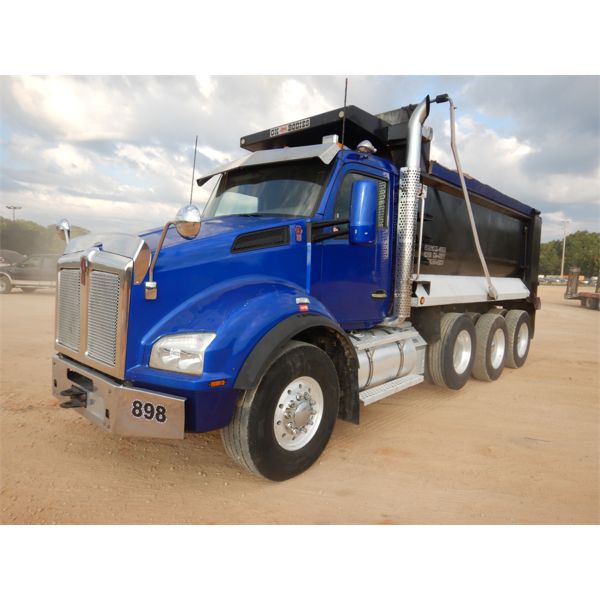 2016 KENWORTH T800 Dump Truck