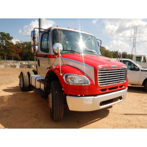 2005 FREIGHTLINER M2 Day Cab Truck