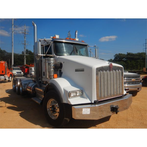 2012 KENWORTH T800 Day Cab Truck