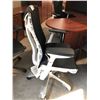 Image 2 : HERMAN MILLER EMBODY BLACK/WHITE FULLY ADJUSTABLE GAMING TASK CHAIR RETAIL $ 2264 CAN