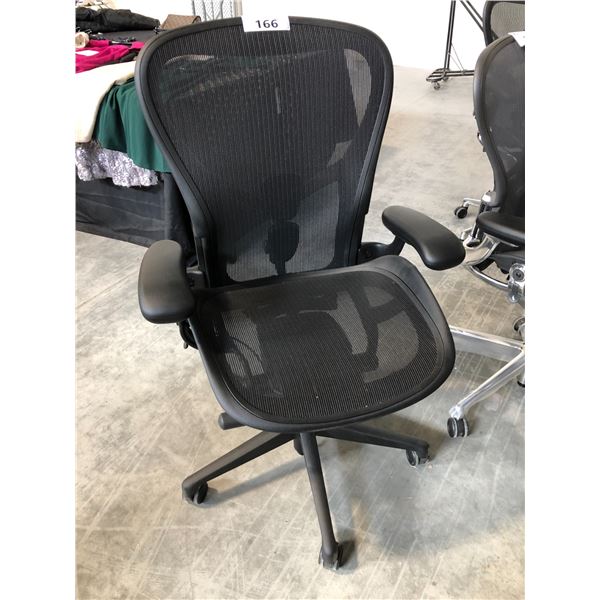 HERMAN MILLER AERON FULLY ADJUSTABLE TASK CHAIR (SIZE C)