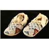 Image 2 : Excellent Sioux Beaded Child's Moccasins