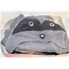 Image 1 : RACCOON THEMED HOODED CHILDRENS TOWEL