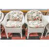 Image 2 : WHITE WICKER OUTDOOR PATIO SET W/ FLORAL CUSHIONS