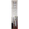 Image 1 : 10 - 18' ALUMINUM EXTENSION LADDER