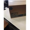 Image 2 : NEW PACIFIC BLUE ULTRA AUTOMATIC TOWEL DISPENSER