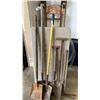 Image 2 : BUNDLE OF SHOVELS AND PICKAXE