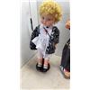 Image 8 : 3 COLLECTOR DOLLS