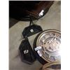 Image 2 : CLOCK, 2 WALL SCONCES AND TABLE LAMP