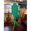 Image 8 : TILT TOP PARLOUR TABLE AND TABLE LAMP