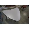 Image 2 : GREY 3 LEG DESK AND DECORATIVE CHAIR