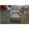 Image 2 : GREY UPHOLSTERED RECLINER