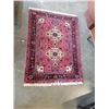 Image 1 : HAND WOVEN FRINGED AREA CARPET 55 X 39 INCH