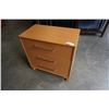 Image 1 : 3 DRAWER DRESSER
