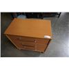 Image 2 : 3 DRAWER DRESSER