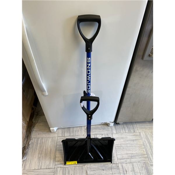 SnowJoe Snow Shovel with assist