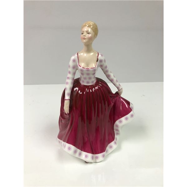 Royal Doulton - Fiona 2694 - Excellent Condition - approx. 8 in tall