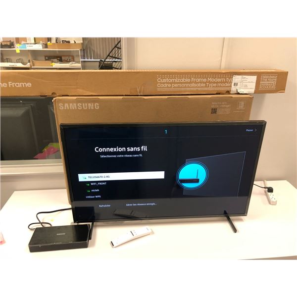 SAMSUNG QLED ART Mode 32in TV with remote and Teak The Frame Customizable Frame - Modern Type - Test