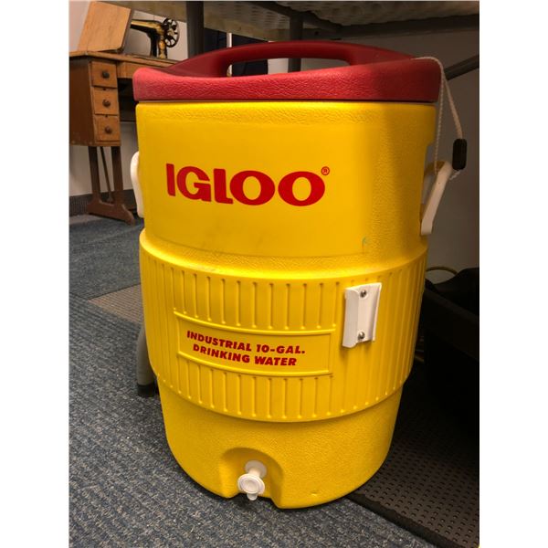 Igloo  Industrial 10Gal Drinking Water Cooler