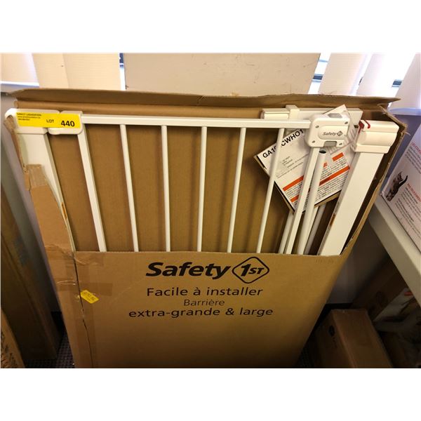 Safety 1st - White Childproof Gate