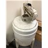 Image 2 : Antique Thor Wringer Washing Machine