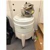 Image 3 : Antique Thor Wringer Washing Machine