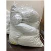 Image 1 : Group of Six Hotel Quality Pillows - Standard Size