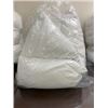 Image 1 : Group of Six Hotel Quality Pillows - Standard Size