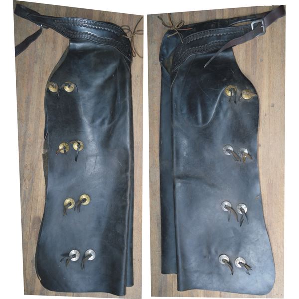 unmarked Lawrence batwing chaps