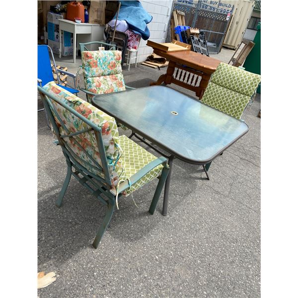 Patio table and 4 chairs reversible cushions 2 extra