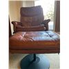 Image 2 : Reddish Brown Leather Swivel Chair