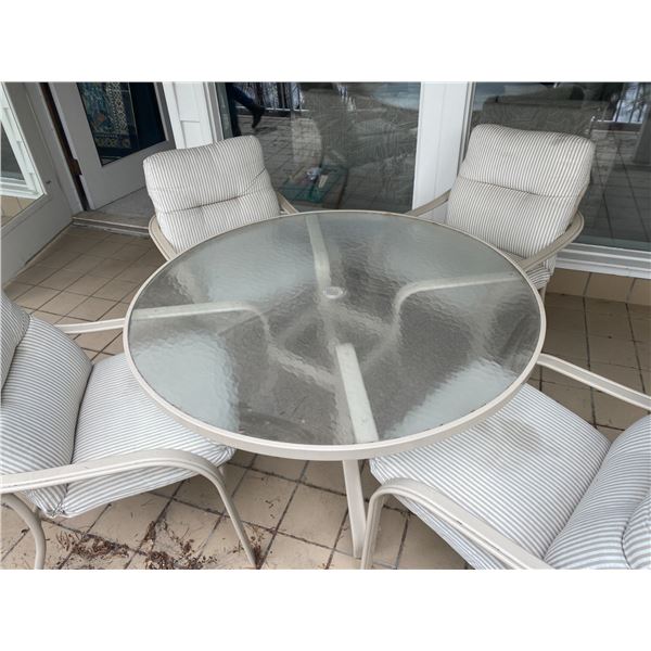 Round Outdoor Glass Table & 4 Chairs/Cushions