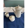 Image 2 : Teapot, Creamer, Sugar