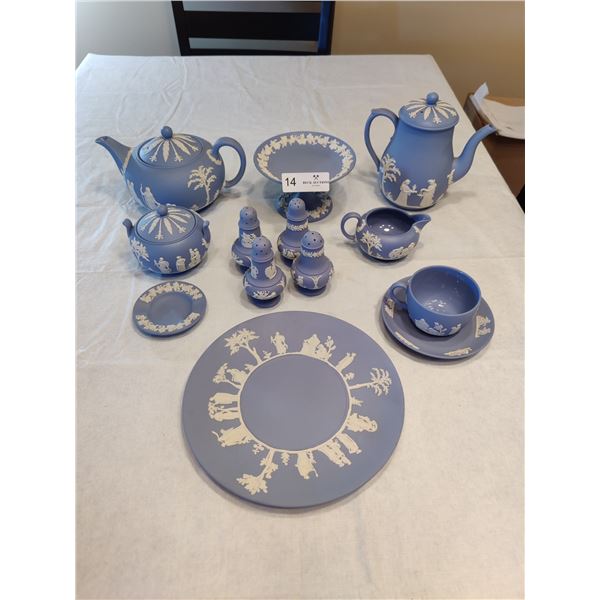 Gorgeous Wedgwood Pottery Set