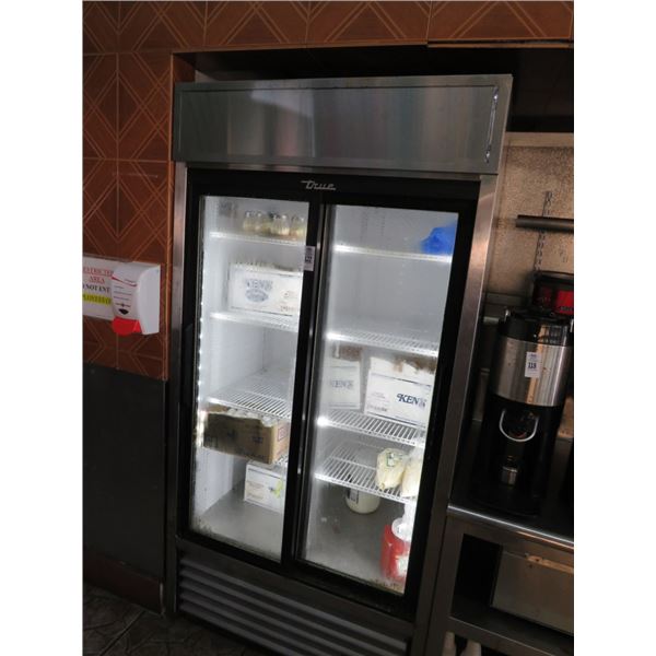 True S/S Slimline Slide Door Merchandiser - Running - Cold