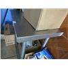 Image 2 : S/S 18" x 24" Table w/Undershelf