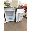 Image 2 : Black & Silver Mini Fridge
